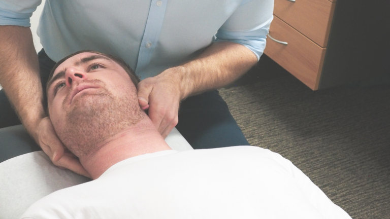 Read more about the article Why do I have a headache? – Common causes and how to fix them.