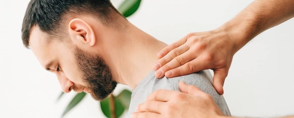 neck-chiro-perth chiropractor feeling patient neck